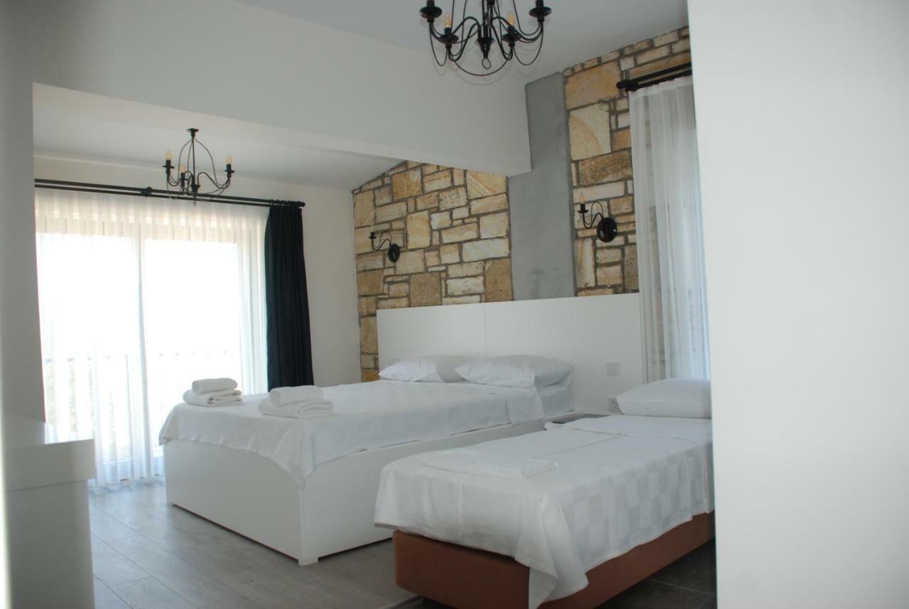 Victoria Hotel And Lounge Foça Eksteriør bilde