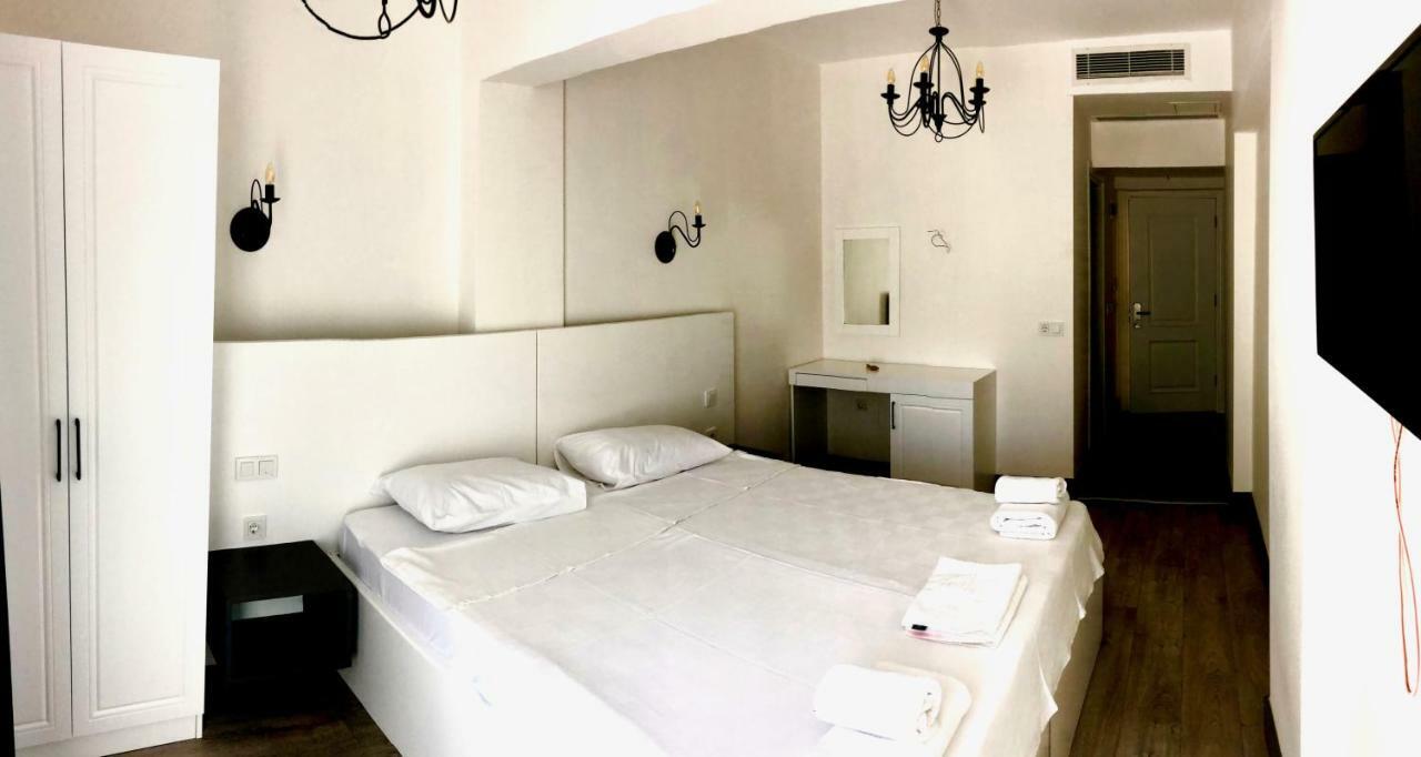 Victoria Hotel And Lounge Foça Eksteriør bilde