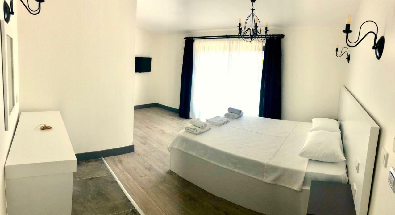 Victoria Hotel And Lounge Foça Eksteriør bilde